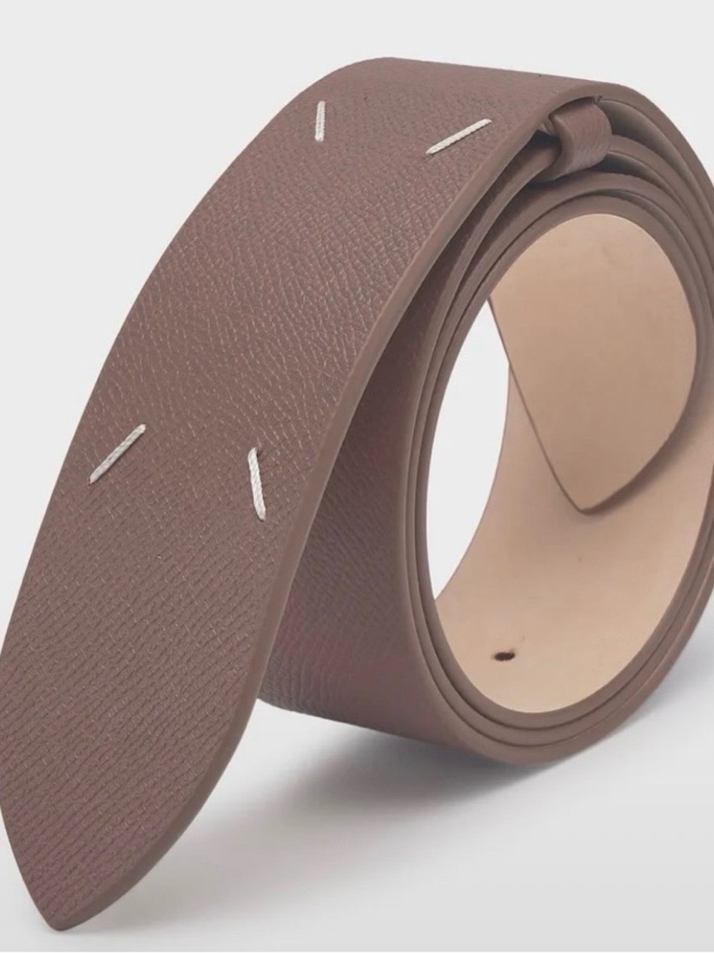 MAISON MARGIELA 
Grained Leather Four-Stitch Belt